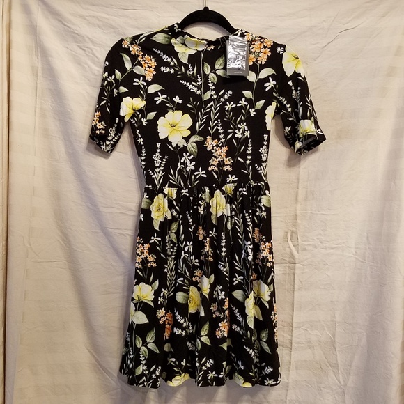 Forever 21 Dresses & Skirts - Forever 21 Floral Dress - NWT